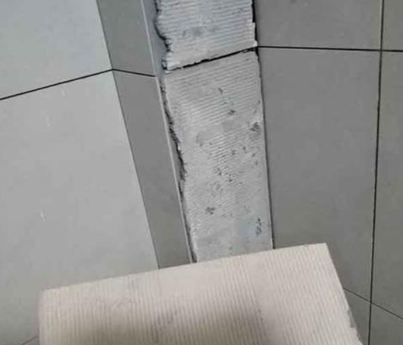 海安瓷砖空鼓维修公司分享下厨房瓷砖脱落的补救措施。